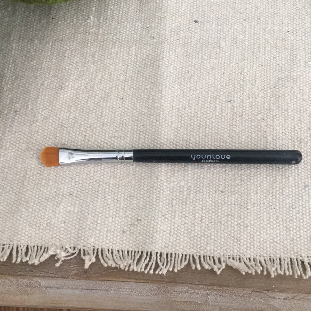 Younique brush